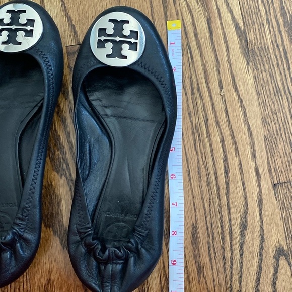 Black Tory Burch Reva ballet flats with silver logo. Good used condition - Picture 11 of 12